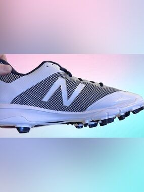 New Balance Men’s 4040 Molded Baseball Shoes. Size 16D; Navy & White